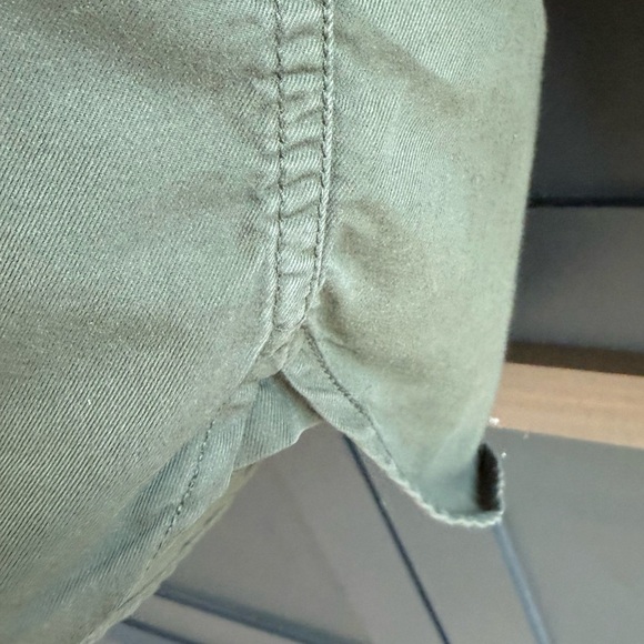 J. Crew Olive Green Cotton Button-Up Shirt •M • w/ Chest Pockets - Picture 4 of 6